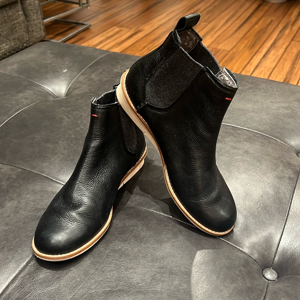 Black Leather Waide Chelsea Boot ED Ellen Degeneres Size 7.5